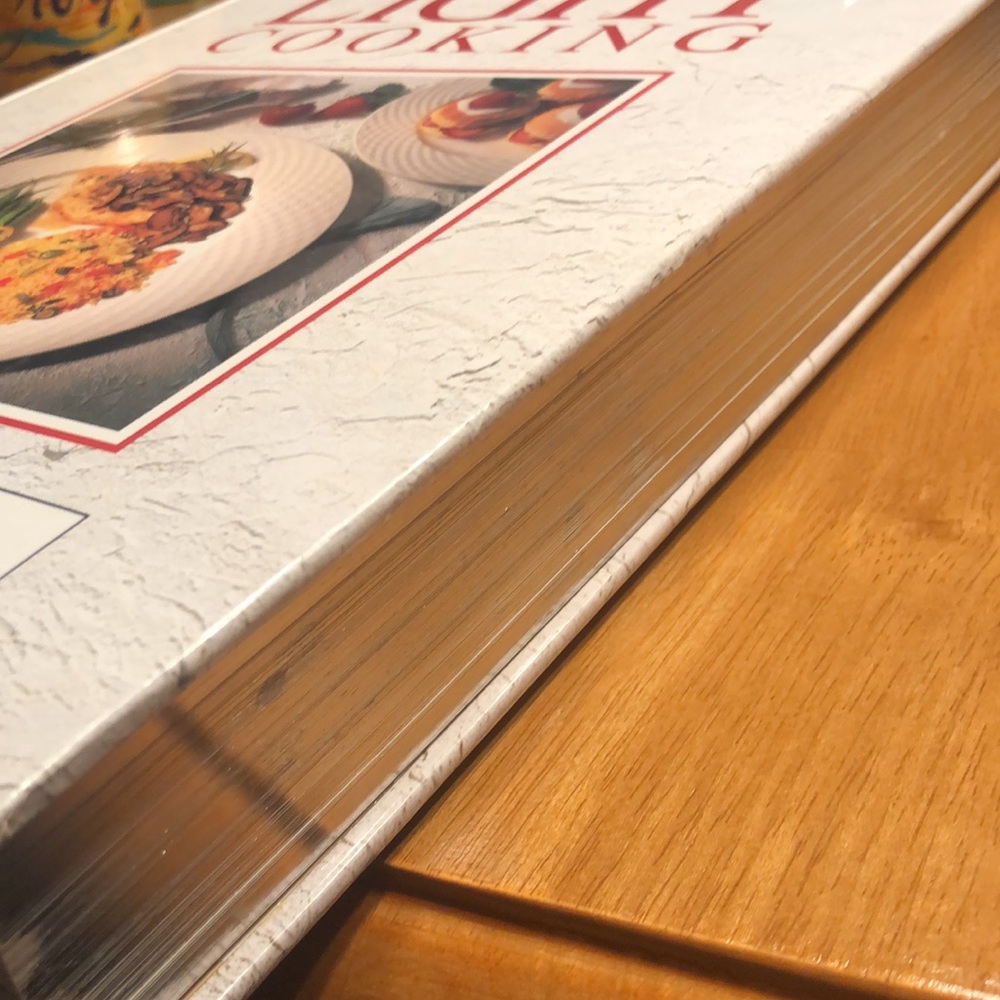 Light Cooking Cookbook Low Fat, Calorie& Cholesterol Publications International - Picture 4 of 10